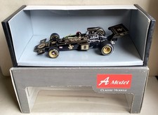 QUARTZO / A MODEL, 1:18 -